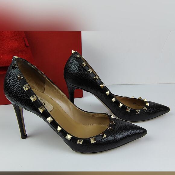 Valentino Black Pebbled Garavani Rockstud Pointed Toe Pump Heel Size 37 1/2 - Picture 3 of 12
